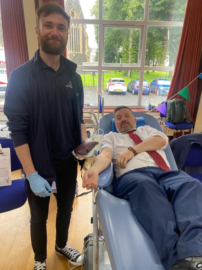 &lsquo;Become a blood donor and save lives&rsquo; says Swann as he makes 60th donation